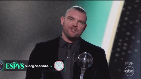 Liam Hendriks delivers emotional speech at ESPYs